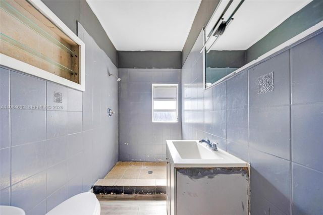 1342 NW 1st St, Miami, FL 33125