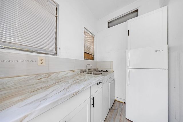 1342 NW 1st St, Miami, FL 33125