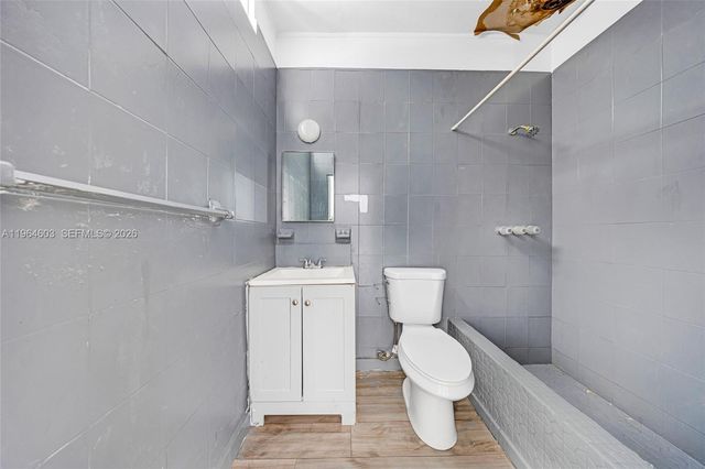 1342 NW 1st St, Miami, FL 33125