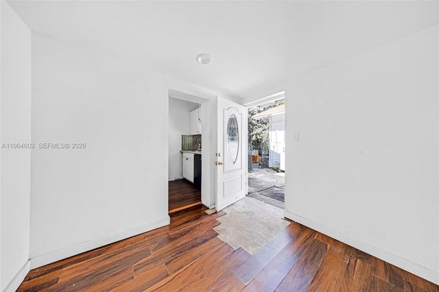 1342 NW 1st St, Miami, FL 33125