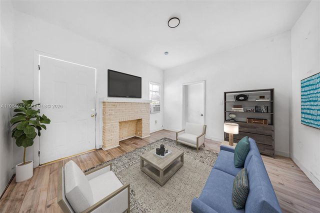 1342 NW 1st St, Miami, FL 33125