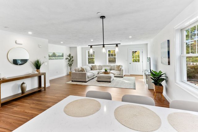 44 Dean St. 204, Taunton, MA 02780