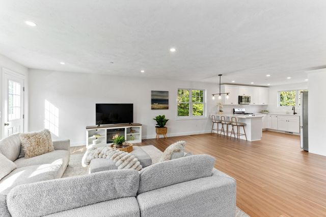 44 Dean St. 204, Taunton, MA 02780