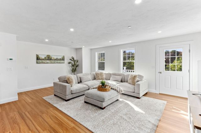 44 Dean St. 204, Taunton, MA 02780