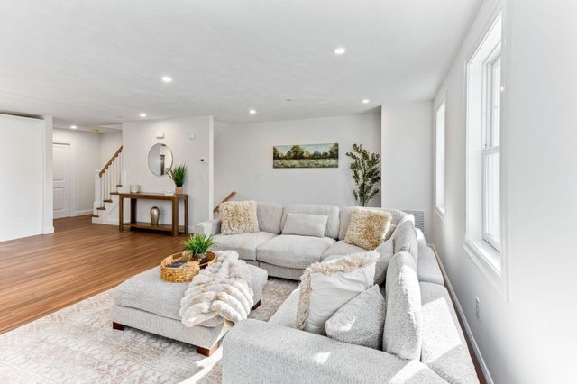 44 Dean St. 204, Taunton, MA 02780