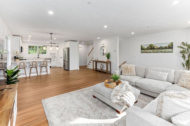 44 Dean St. 204, Taunton, MA 02780