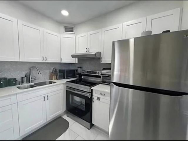 1920 NE 51ST Court NE 101, Fort Lauderdale, FL 33308