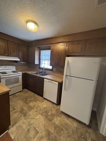 206 Longleaf Road, Summerville, SC 29486