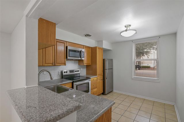 2727 Briarhurst Drive 2, Houston, TX 77057