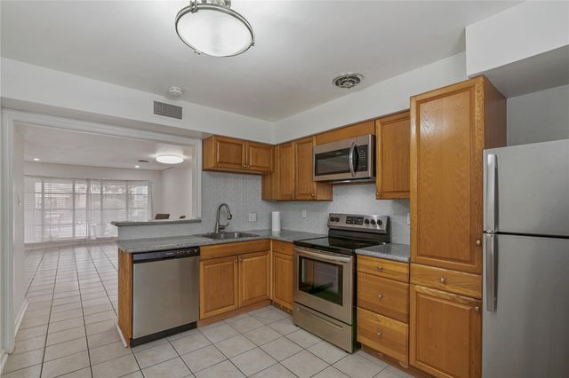 2727 Briarhurst Drive 2, Houston, TX 77057