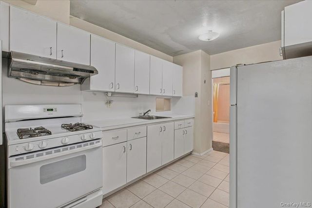 143-30 Roosevelt Avenue 3L, Flushing, NY 11354