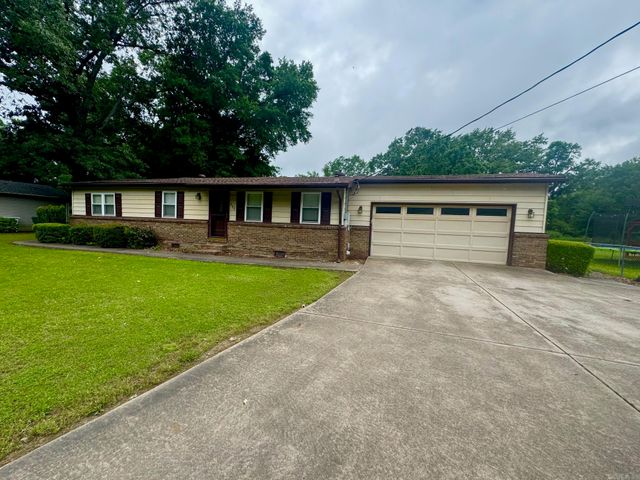 202 Skunk Hollow Road, Conway, AR 72032