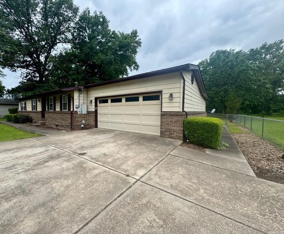 202 Skunk Hollow Road, Conway, AR 72032