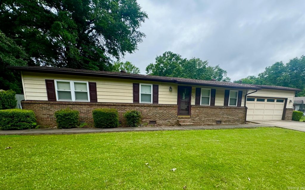 202 Skunk Hollow Road, Conway, AR 72032