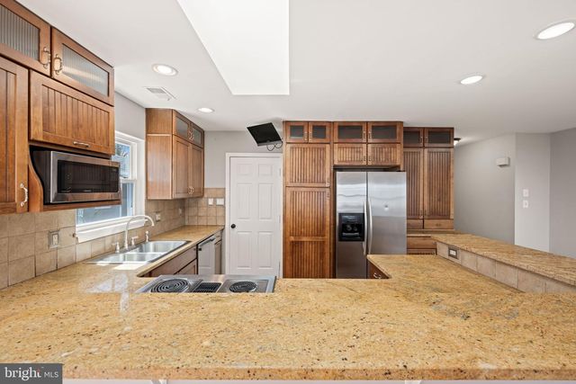 8635 OLD MOUNT VERNON RD, Alexandria, VA 22309