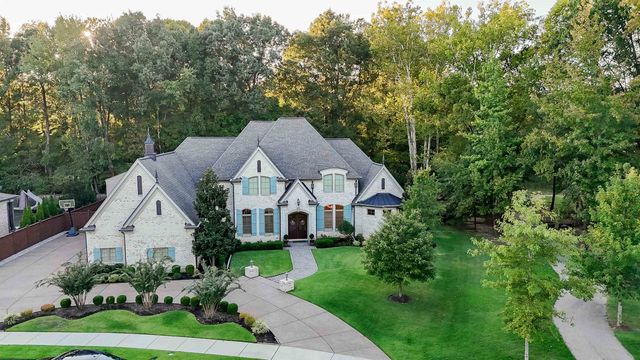 547 LAMBS BROOK LN, Collierville, TN 38017