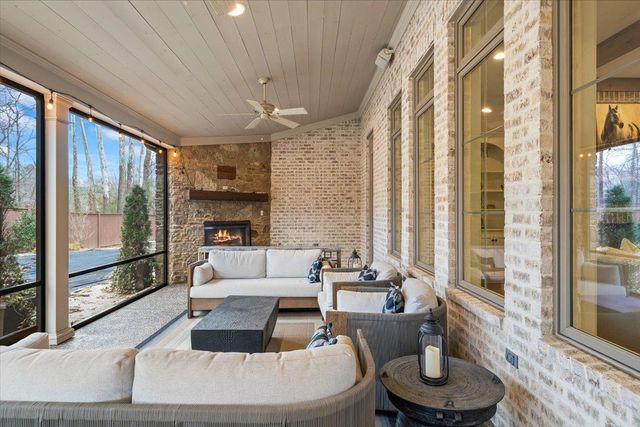 547 LAMBS BROOK LN, Collierville, TN 38017