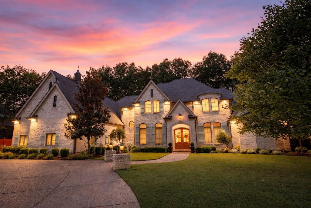 547 LAMBS BROOK LN, Collierville, TN 38017