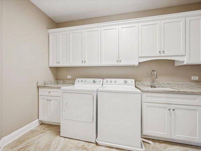 688 S Mitchell Avenue, Elmhurst, IL 60126