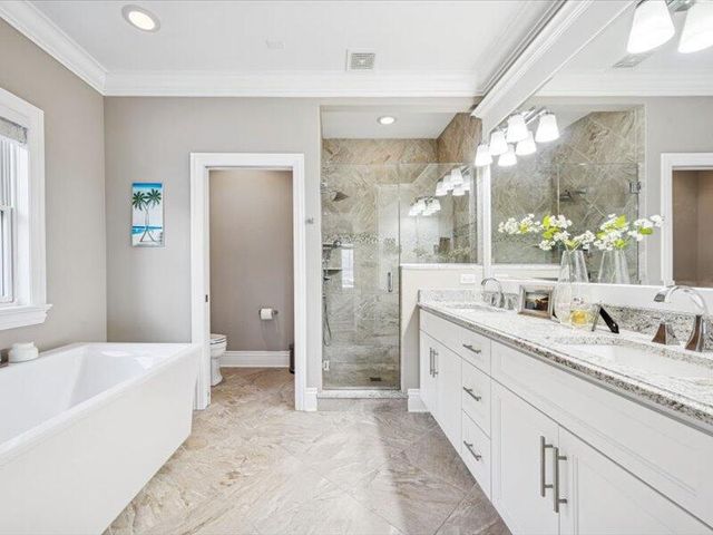 688 S Mitchell Avenue, Elmhurst, IL 60126