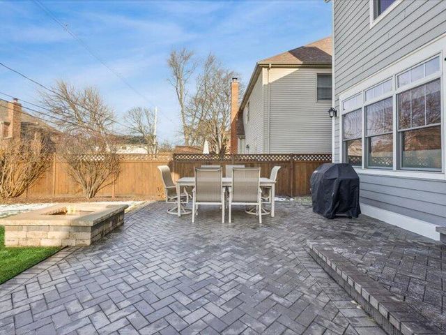 688 S Mitchell Avenue, Elmhurst, IL 60126