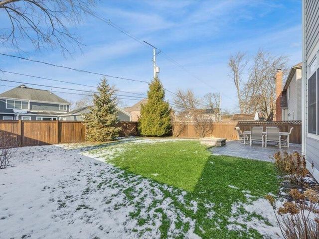 688 S Mitchell Avenue, Elmhurst, IL 60126