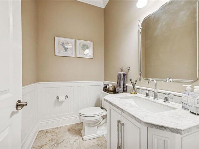 688 S Mitchell Avenue, Elmhurst, IL 60126