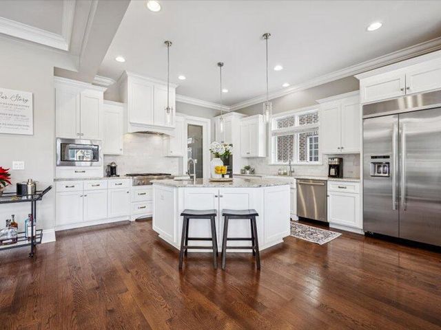 688 S Mitchell Avenue, Elmhurst, IL 60126