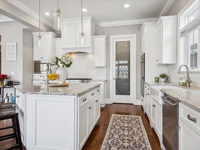 688 S Mitchell Avenue, Elmhurst, IL 60126