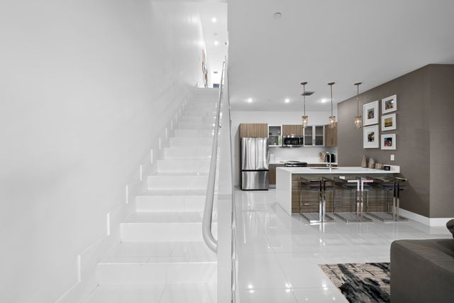 1025 NE 18th Avenue 102, Fort Lauderdale, FL 33304