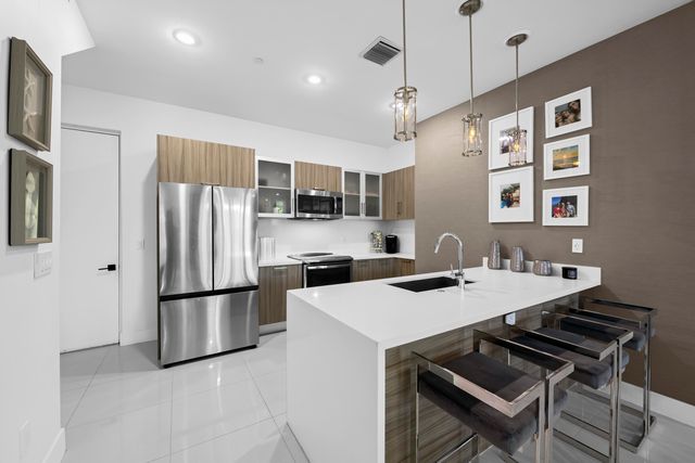 1025 NE 18th Avenue 102, Fort Lauderdale, FL 33304