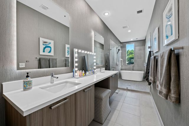 1025 NE 18th Avenue 102, Fort Lauderdale, FL 33304