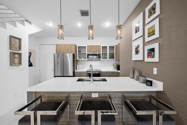 1025 NE 18th Avenue 102, Fort Lauderdale, FL 33304