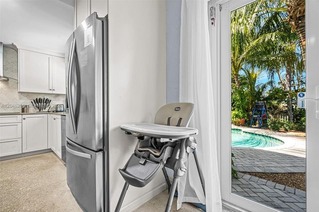 517 NE 2nd Pl, Dania Beach, FL 33004