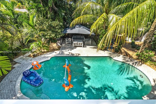 517 NE 2nd Pl, Dania Beach, FL 33004