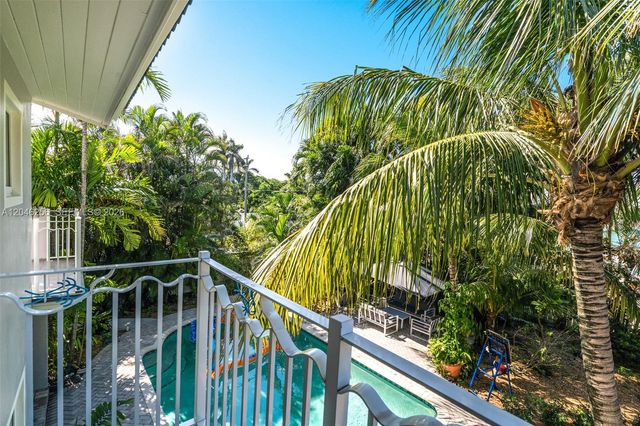 517 NE 2nd Pl, Dania Beach, FL 33004