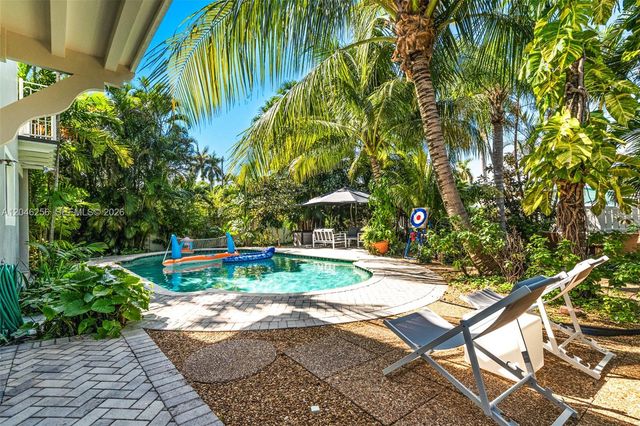 517 NE 2nd Pl, Dania Beach, FL 33004