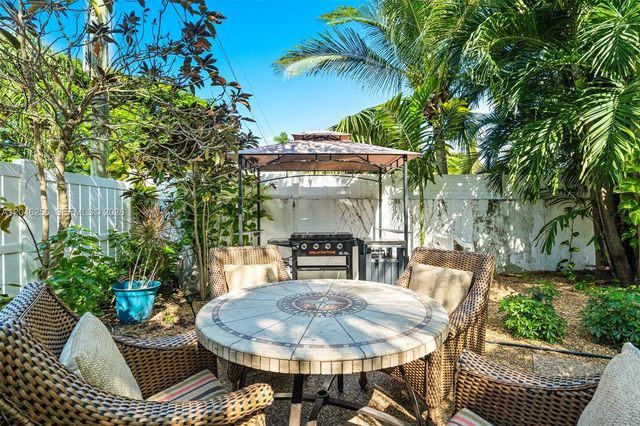 517 NE 2nd Pl, Dania Beach, FL 33004
