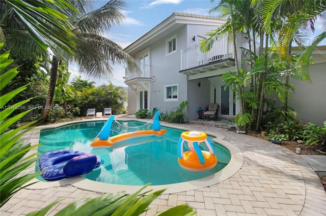 517 NE 2nd Pl, Dania Beach, FL 33004
