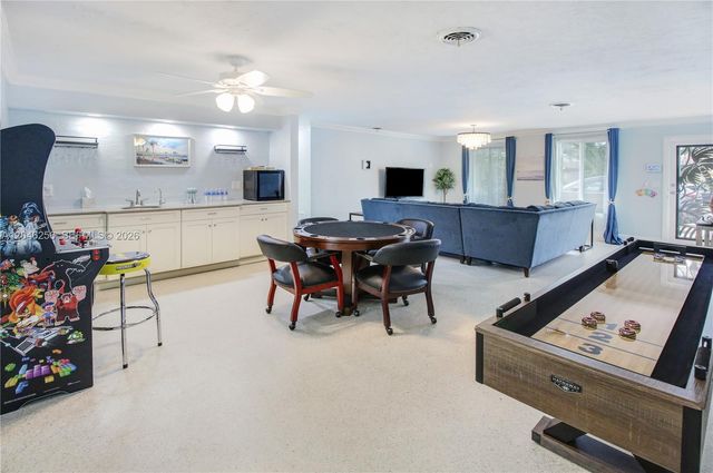 517 NE 2nd Pl, Dania Beach, FL 33004