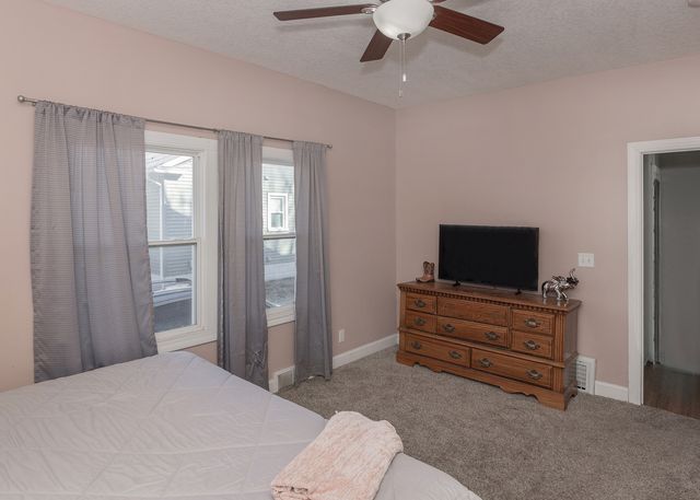 2330 38th Street, Rock Island, IL 61201