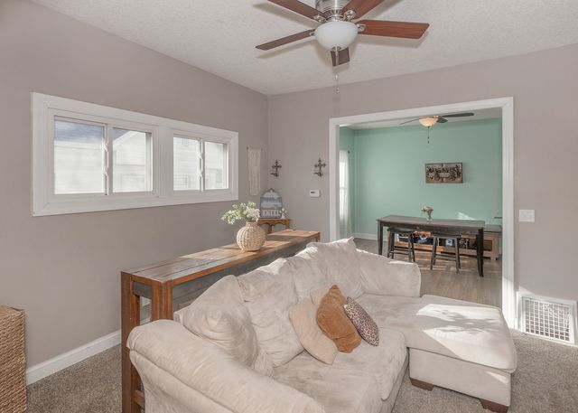 2330 38th Street, Rock Island, IL 61201