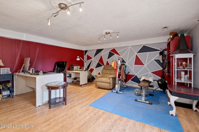11409 N Tazwell Dr, Louisville, KY 40241