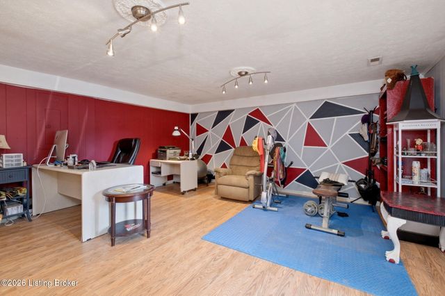 11409 N Tazwell Dr, Louisville, KY 40241