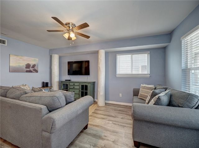 419 6th St, Port Aransas, TX 78373