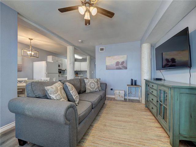 419 6th St, Port Aransas, TX 78373