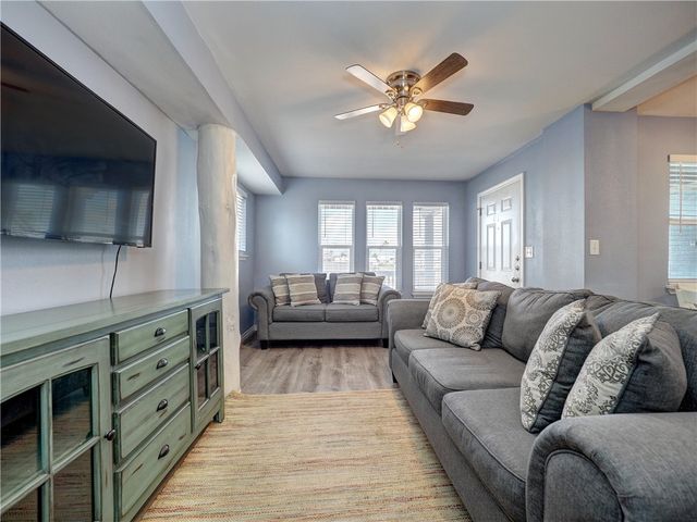 419 6th St, Port Aransas, TX 78373