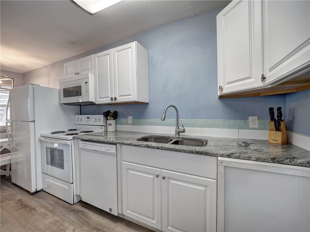 419 6th St, Port Aransas, TX 78373