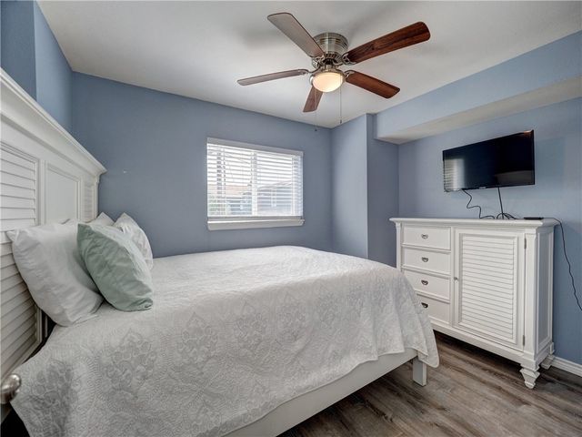 419 6th St, Port Aransas, TX 78373