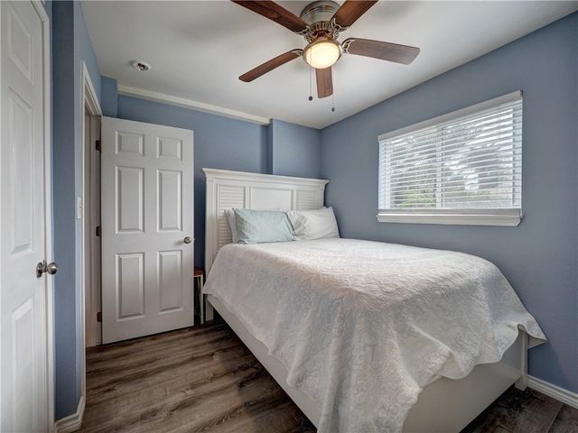 419 6th St, Port Aransas, TX 78373